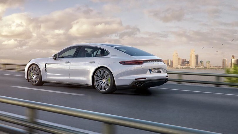 Nuova Porsche Panamera Executive a Los Angeles 2016