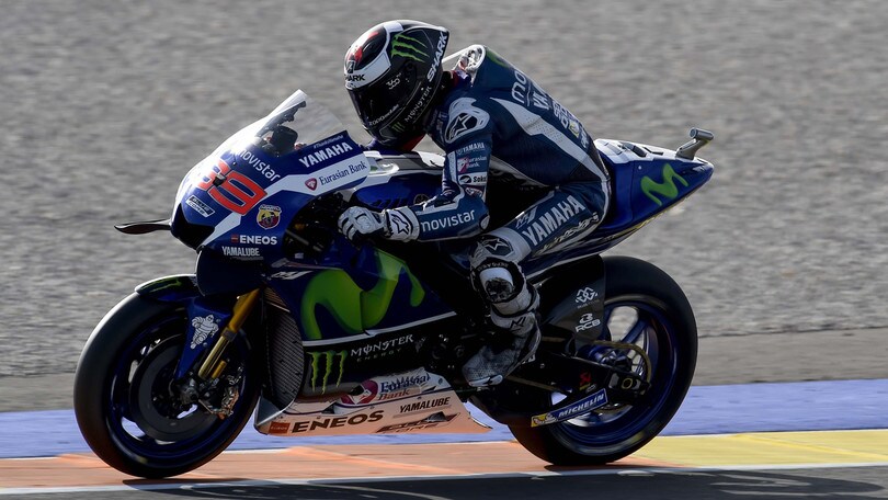 MotoGp, Valencia: Lorenzo show, è pole! Rossi terzo