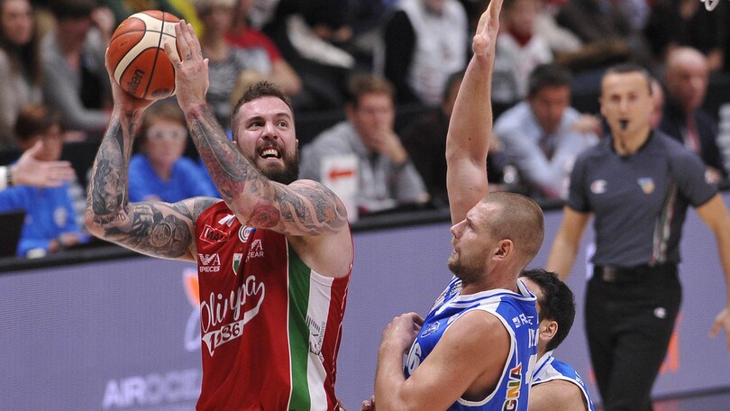 Raduljica stende Sassari, Milano vince il posticipo