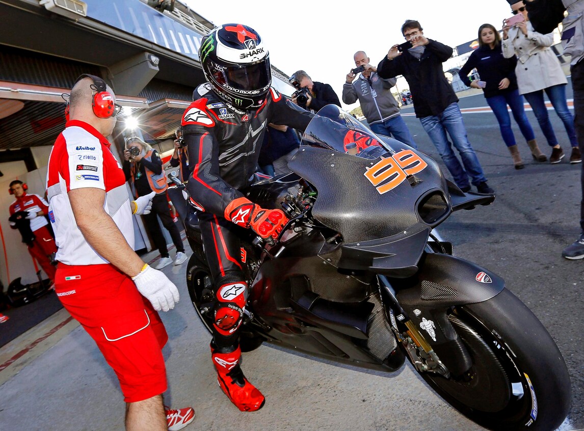 MotoGp, Ciabatti: «Lorenzo, buon inizio con la Ducati»