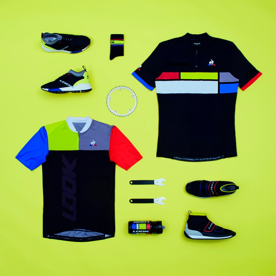 Pedalare in città. Addio al grigio con Le coq Sportif e Look cycle