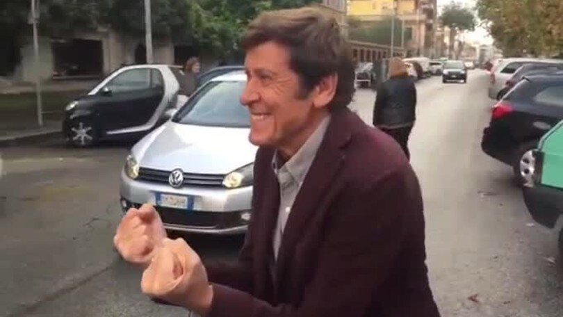 Mannequin Challenge, quello di Gianni Morandi è imperdibile