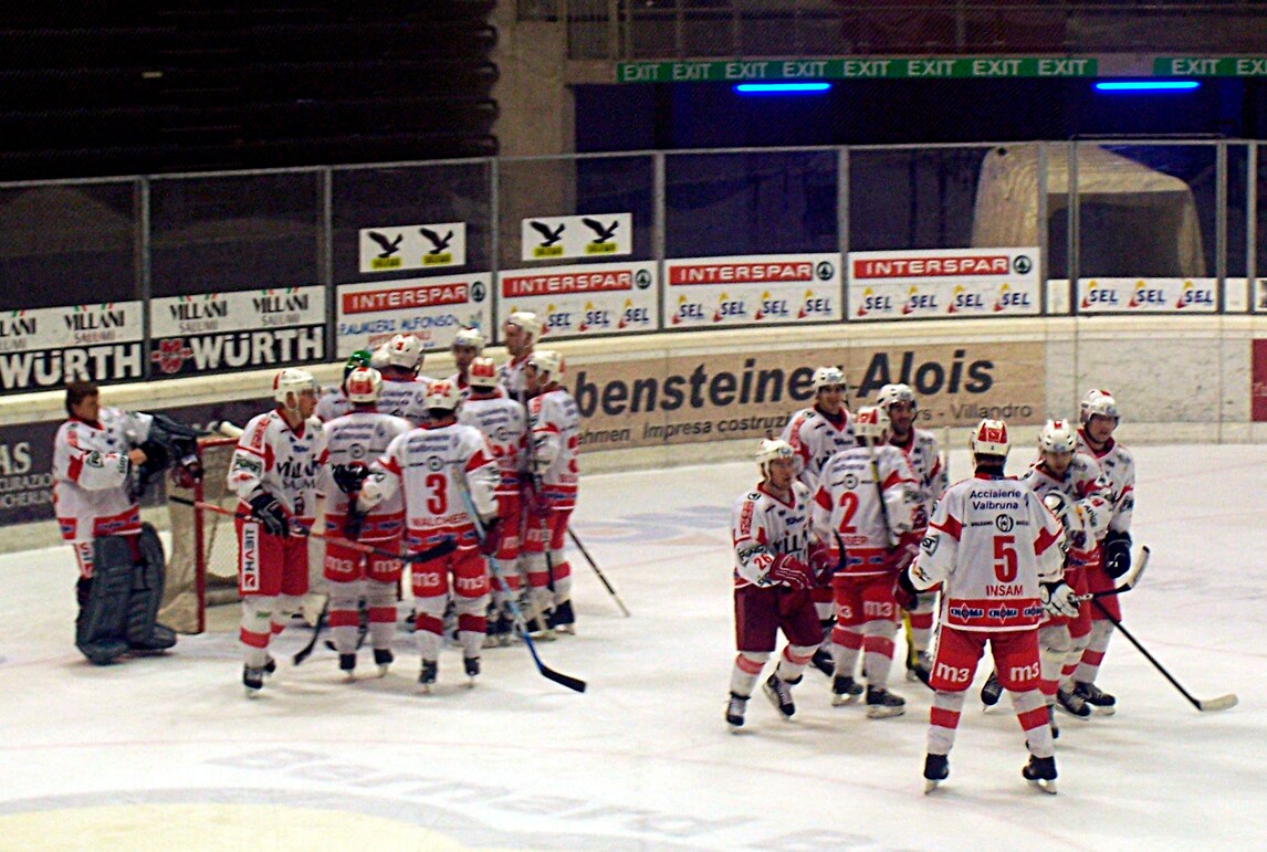 Hockey, giocatori col virus: rinviata partita del Bolzano