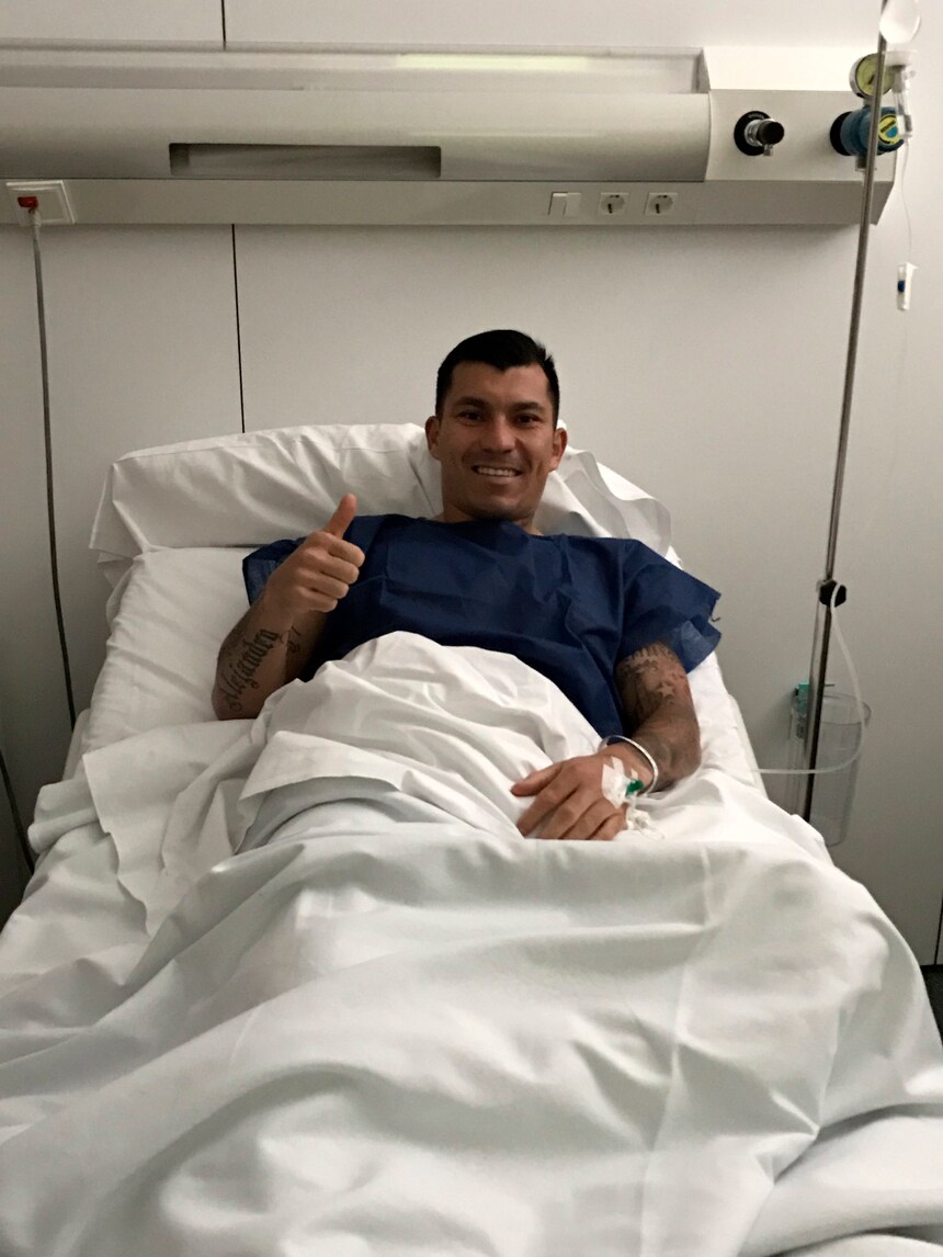 Inter, Medel operato a Barcellona: intervento riuscito