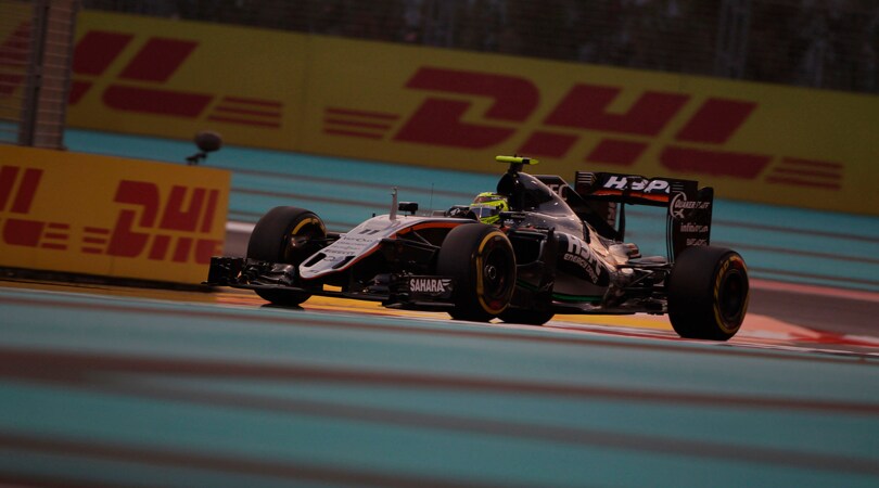 F1: le immagini delle ultime prove libere del Mondiale immerse nell'affascinante tramonto di Abu Dhabi