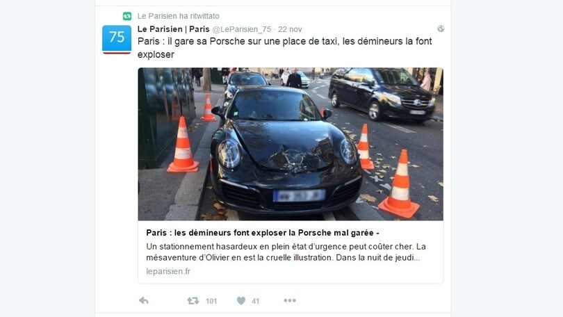 Parigi, lascia la Porsche in doppia fila e la polizia la fa esplodere
