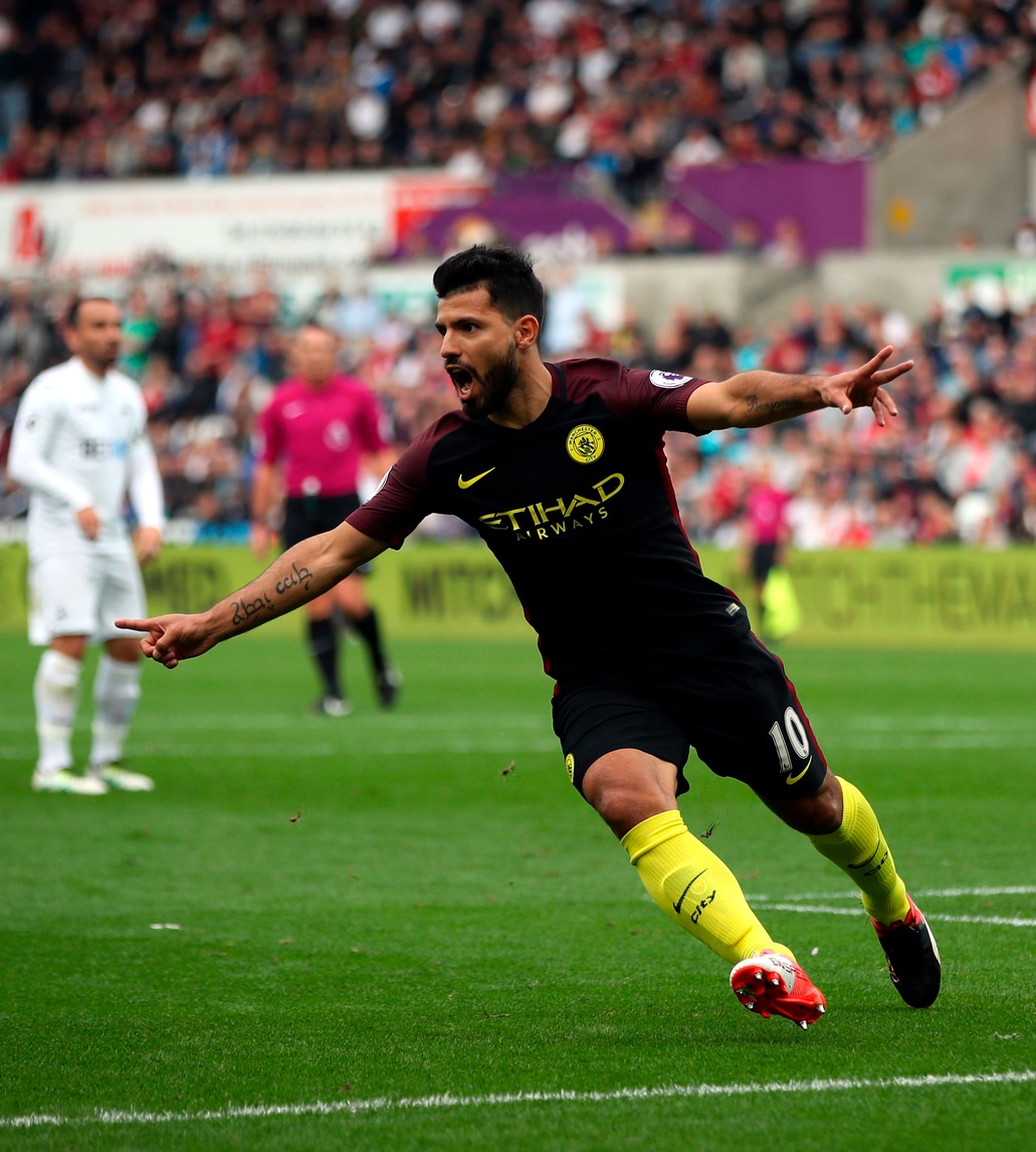 Premier League: il Manchester City vince in rimonta, Liverpool in testa