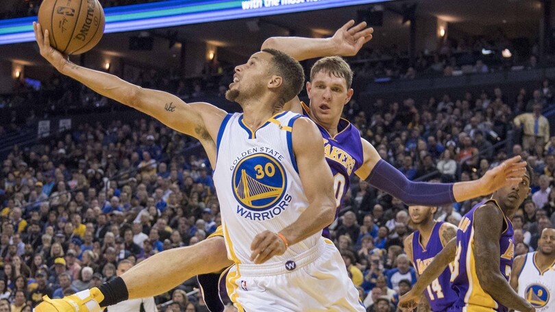 Golden State domina i Clippers, Gallinari ko