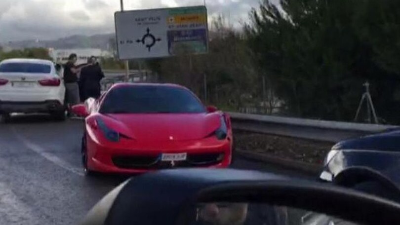 Barcellona, Neymar va a sbattere con la sua Ferrari
