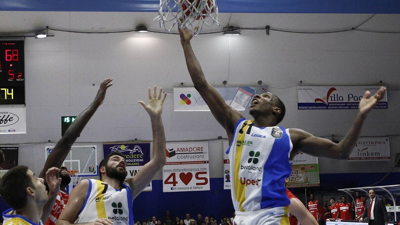 Archie esalta Capo d'Orlando, White affonda Cantù