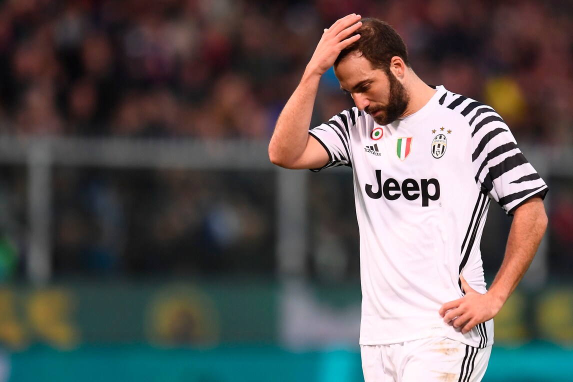 Genoa, entra Higuain e i tifosi cantano "Napoli! Napoli!"