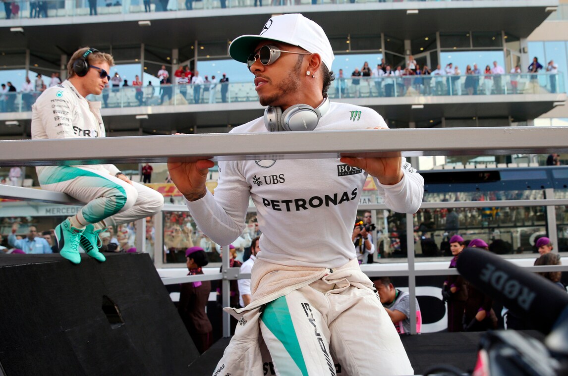 F1 Mondiale 2017: Hamilton a 2,60, Ferrari giù nelle quote