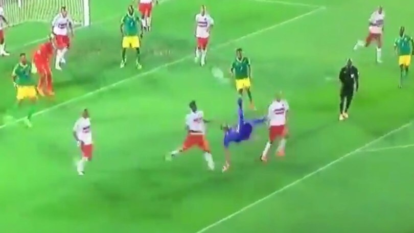 Il portiere segna su rovesciata al 95'