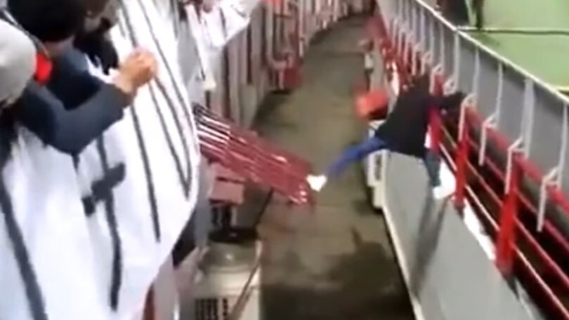 Ultras sfugge alla security, il video è ancora virale