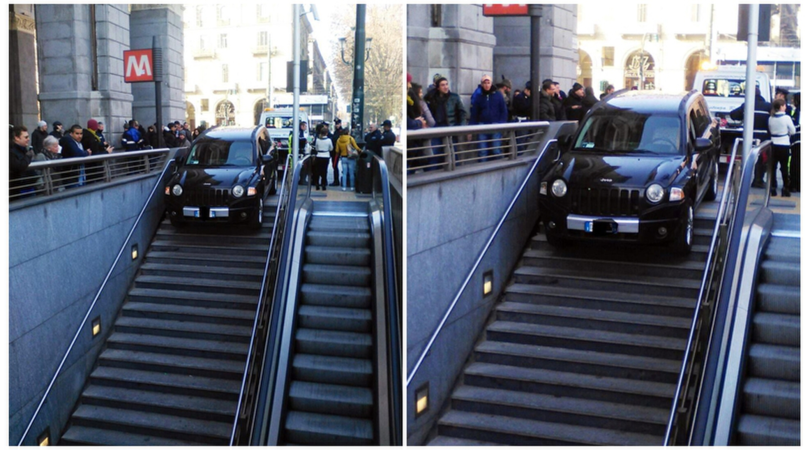 Scambia la metro per un parcheggio e l'auto si incastra