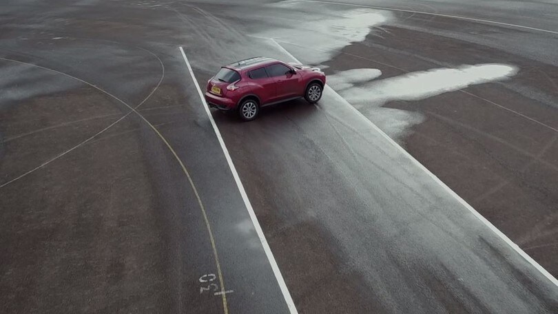 Inversione 180° alla cieca per la Nissan Juke
