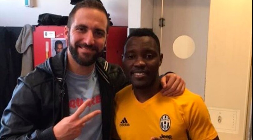 Asamoah compie 28 anni. Higuain: «Ti voglio bene, amico mio!»