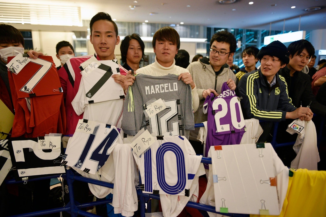 Il Real Madrid arriva a aTokyo, i giapponesi impazziscono