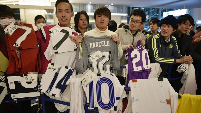 Il Real Madrid arriva a aTokyo, i giapponesi impazziscono