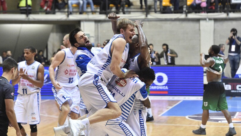 Basket Serie A, Darden beffa Avellino
