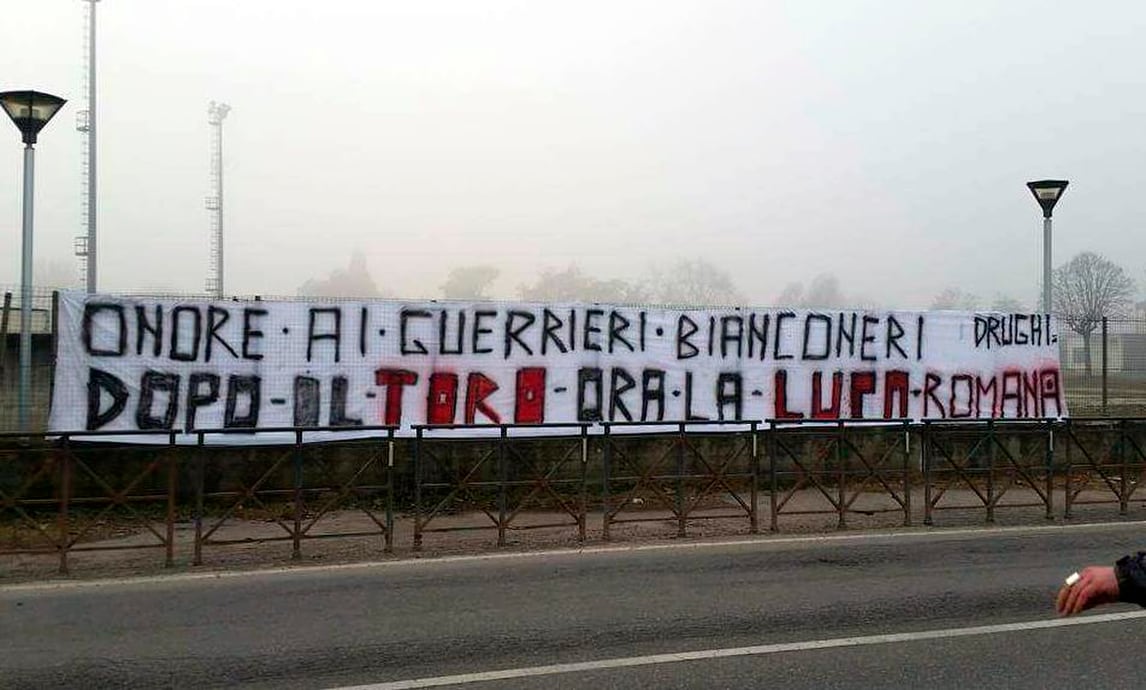 Juventus, striscione dei tifosi: «Dopo il Toro la Lupa»