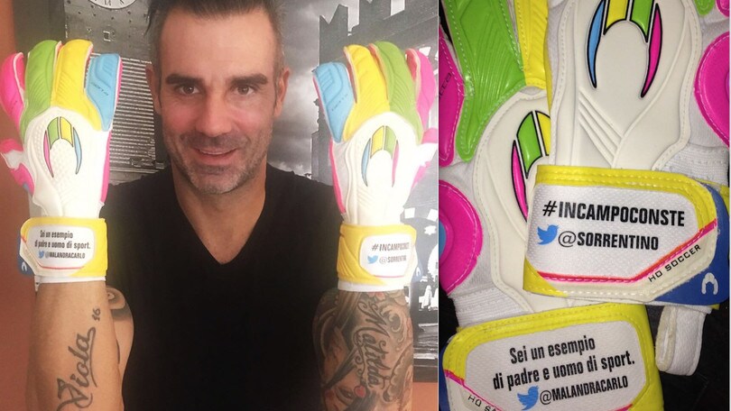 Sorrentino festeggia i 15 anni di Serie A: #iostoconste, i tifosi sui guanti