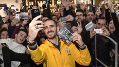 C'è Bonucci al JStore e i tifosi fanno festa