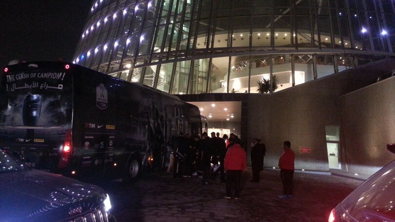 Juventus, l'arrivo del pullman all'albergo di Doha