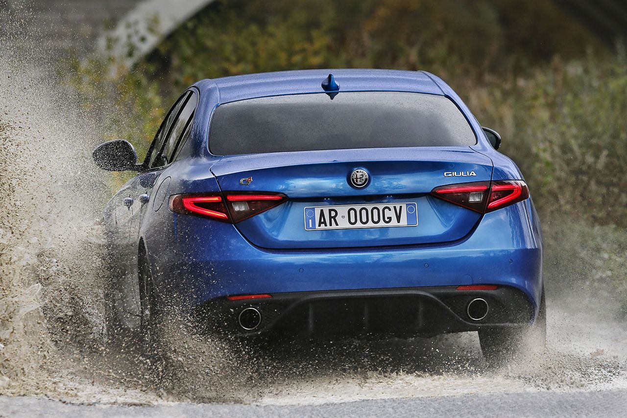 Alfa Romeo Giulia, arriva la 350 cv. Ma è solo per gli USA
