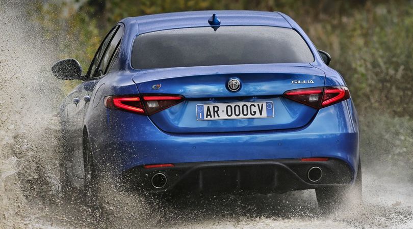 Alfa Romeo Giulia, arriva la 350 cv. Ma è solo per gli USA