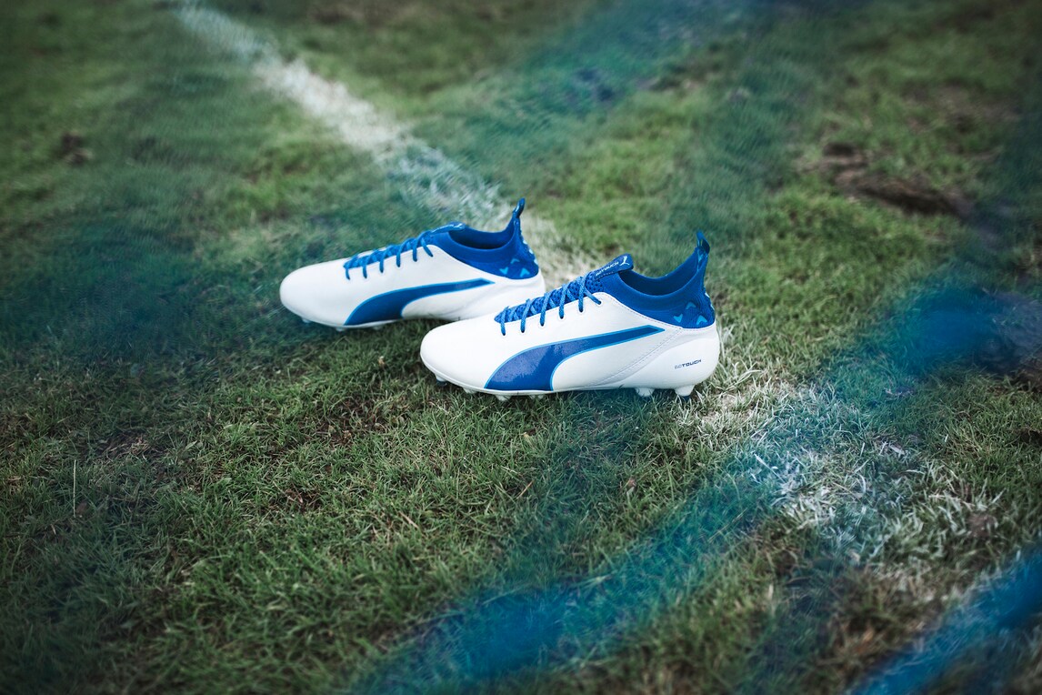 Bianco e blu i nuovi colori di Puma evoTOUCH