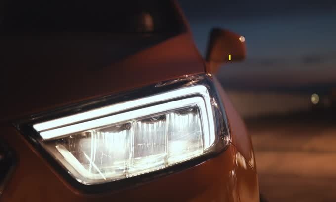 Opel Mokka X, il Suv compatto coi fari intelligenti