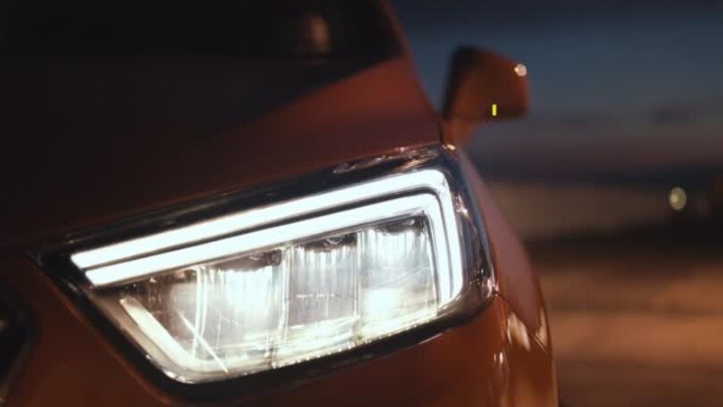 Opel Mokka X, il Suv compatto coi fari intelligenti