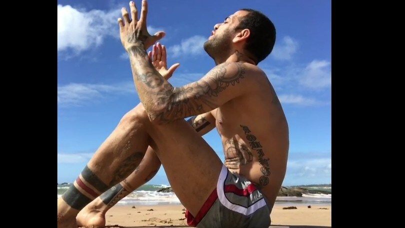 Dani Alves, auguri di Natale dalla spiaggia