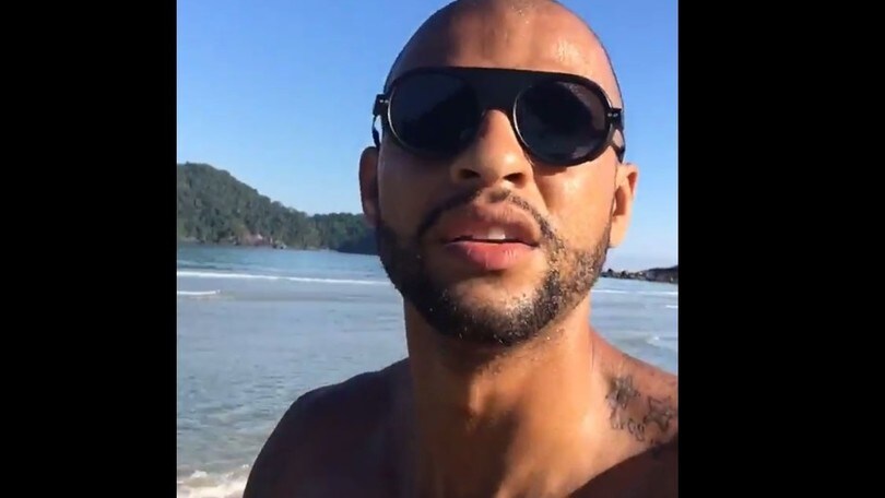 Felipe Melo si allena in riva al mare