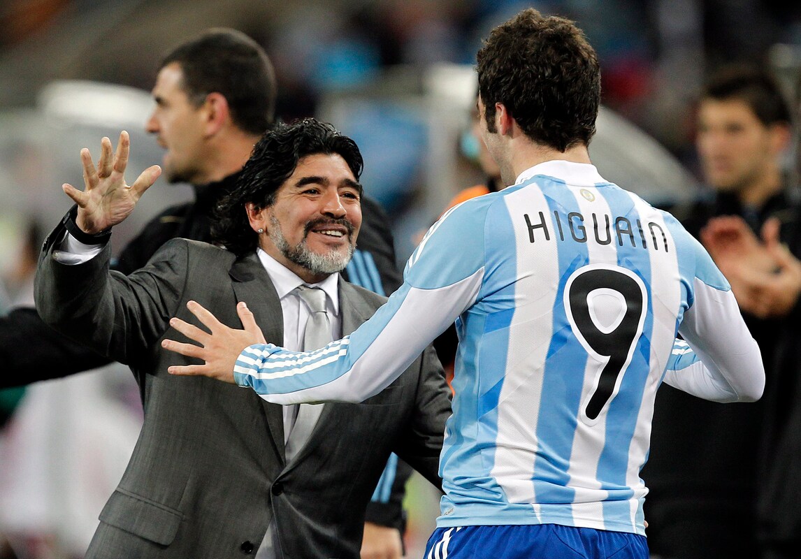 Maradona punge Higuain: «I soldi contano più della maglia»
