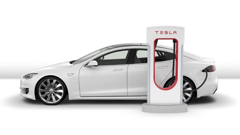 Tesla, la guida autonoma è sempre più vicina