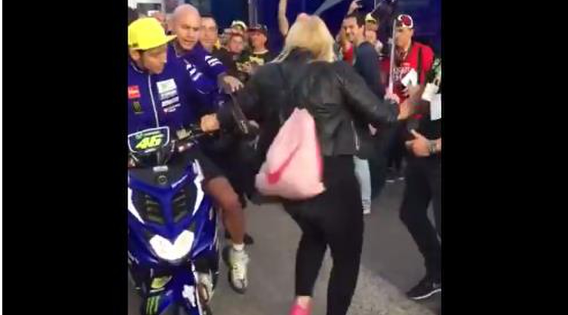 MotoGp, la tifosa scalciata: «Denuncerò Rossi»