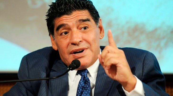  Maradona è arrivato a Napoli: «Vi amo»