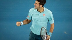 Australian Open, Djokovic zittisce qualcuno... chi?