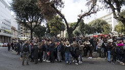 Terremoto, grande paura anche a Roma: evacuate metropolitane, musei e scuole