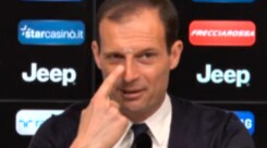 Allegri scherza: "Mi hanno tirato una freccetta"