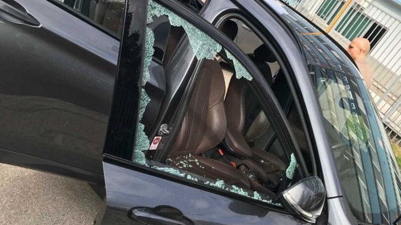Verona, aggrediti Setti e Toni: «Vigili girati dall'altra parte»