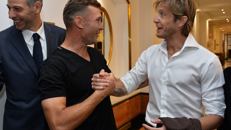 Tifosi del Milan contro le telecronache Ambrosini
