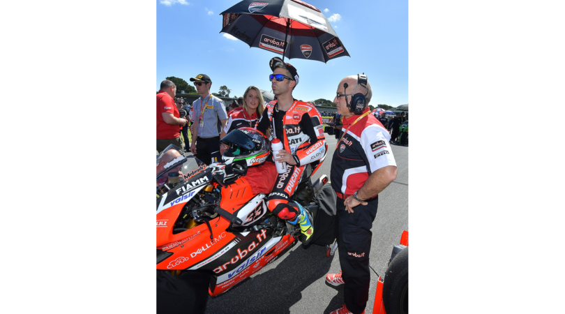 Marco Melandri in pista con Salice Occhiali