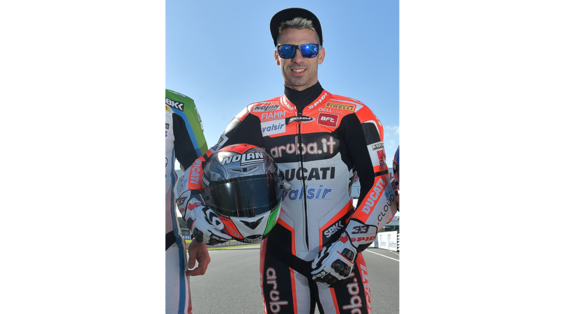 Marco Melandri in pista con Salice Occhiali