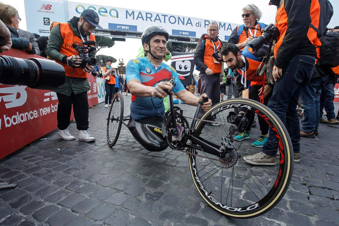 Alex Zanardi, il nuovo bollettino: "Decorso stabile, ma è ancora grave"