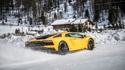Lamborghini Aventador S, SHOW sulla neve: foto