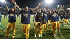 Il Verona torna in serie A, festa grande a Cesena