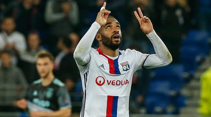 Lione, Lacazette annuncia: